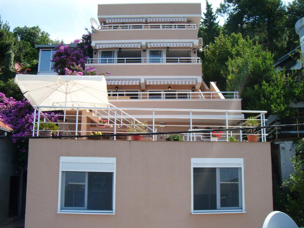 Apartments Bombona Utjeha Bagian luar foto